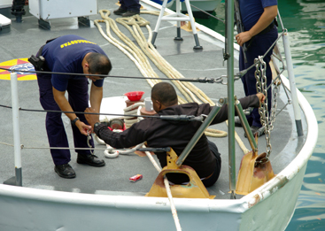 Pursuit in Gulfo Dulce near Golfito leads to capture of drugs