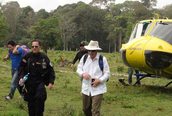 Foreign minister checks out the controversial northern border