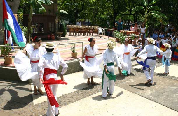 Nicoya dancers