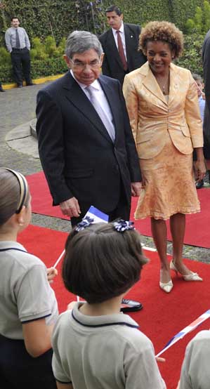 Governor general and Arias