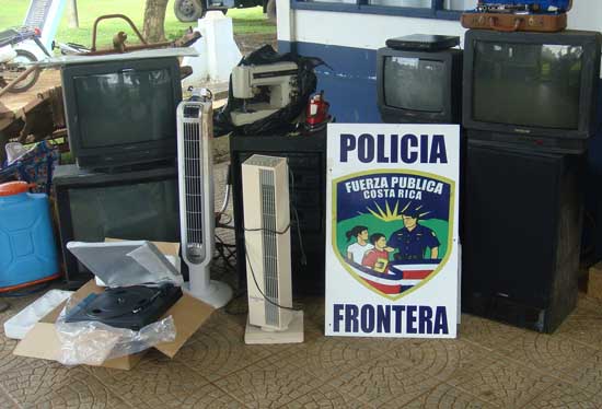 Burglars leaving scene of crime run into a police checkpoint