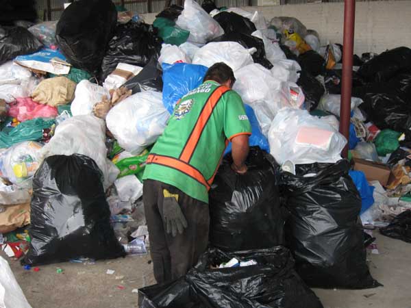 Santo Domingo recycling program scores a limited success