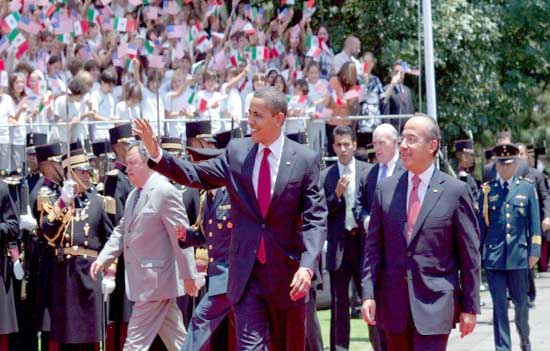 Obama with Calder&oacute;n in M&eacute;xico